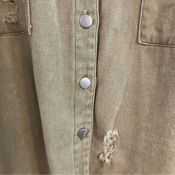 POL Button Down Raw Hem Distressed Shacket in Mocha Herb color NWOT - Picture 5 of 9